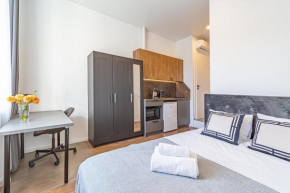 Uptown studio Nr8 with parking & AC
